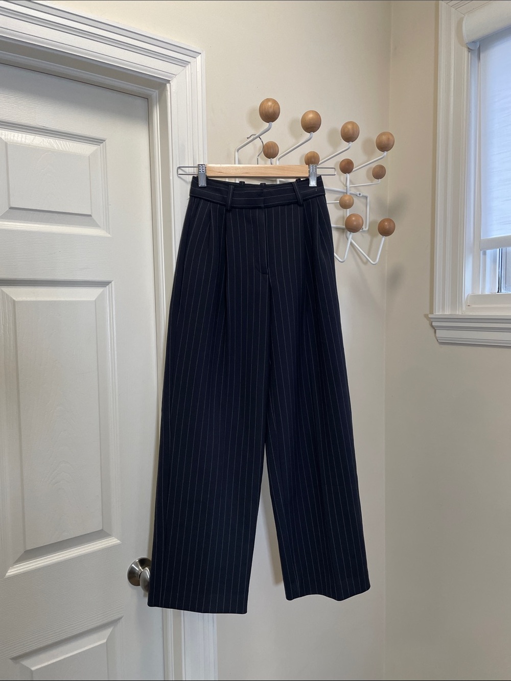 Aritzia - Babaton - Wide Legged Pinstriped Pants - Black / White - 00